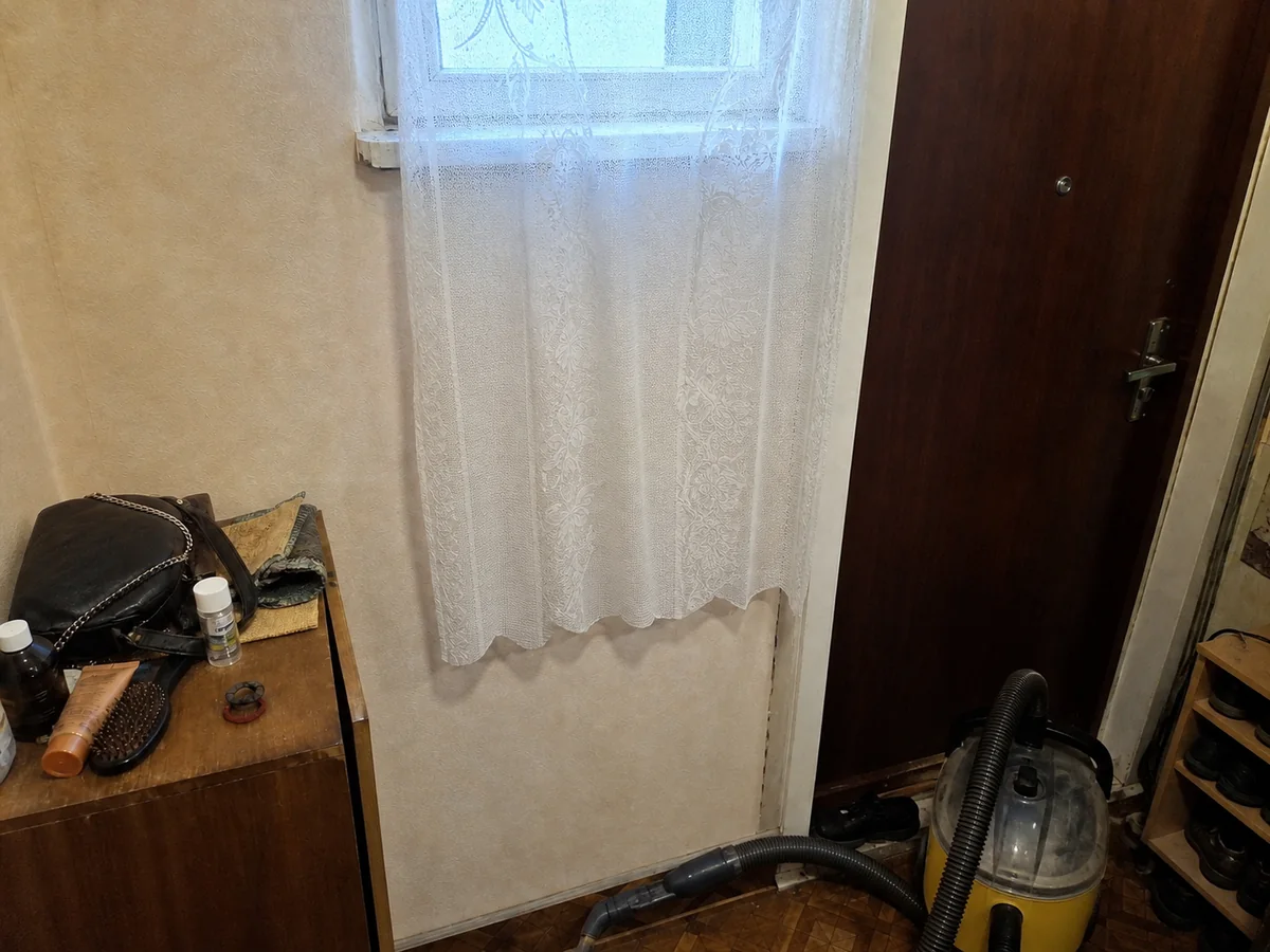 Тюль в прихожей, уличная пыль — после химчистки